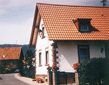 1987, Haus Rudi und Auguste Drieß (ehem. Posthaus erbaut 1905/06) vom Ortseingang aus Richtung Bad Bergzabern